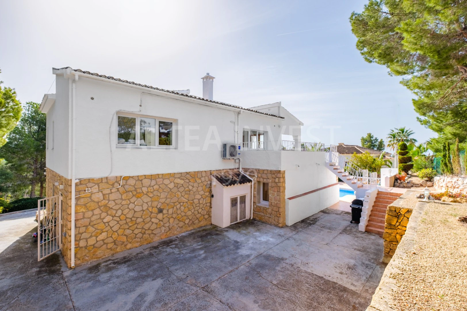 Mediterranean retreat with an Ibizan feel and panoramic views in Altea