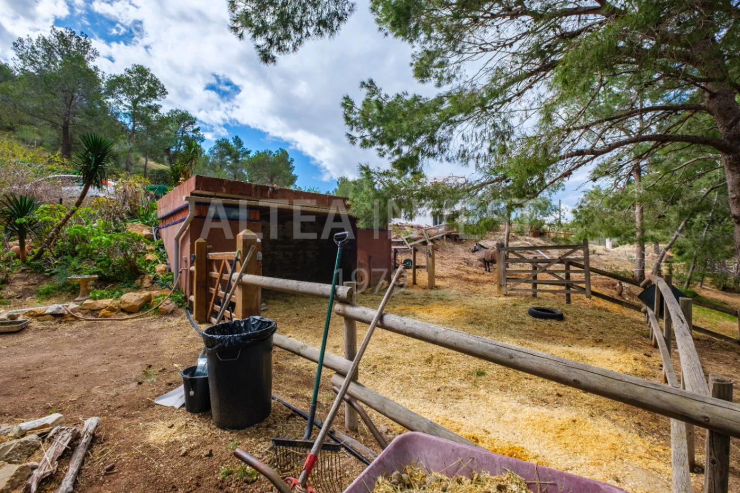 1536 - Charming country house with an active business in a natural setting between Finestrat and La Nucía
