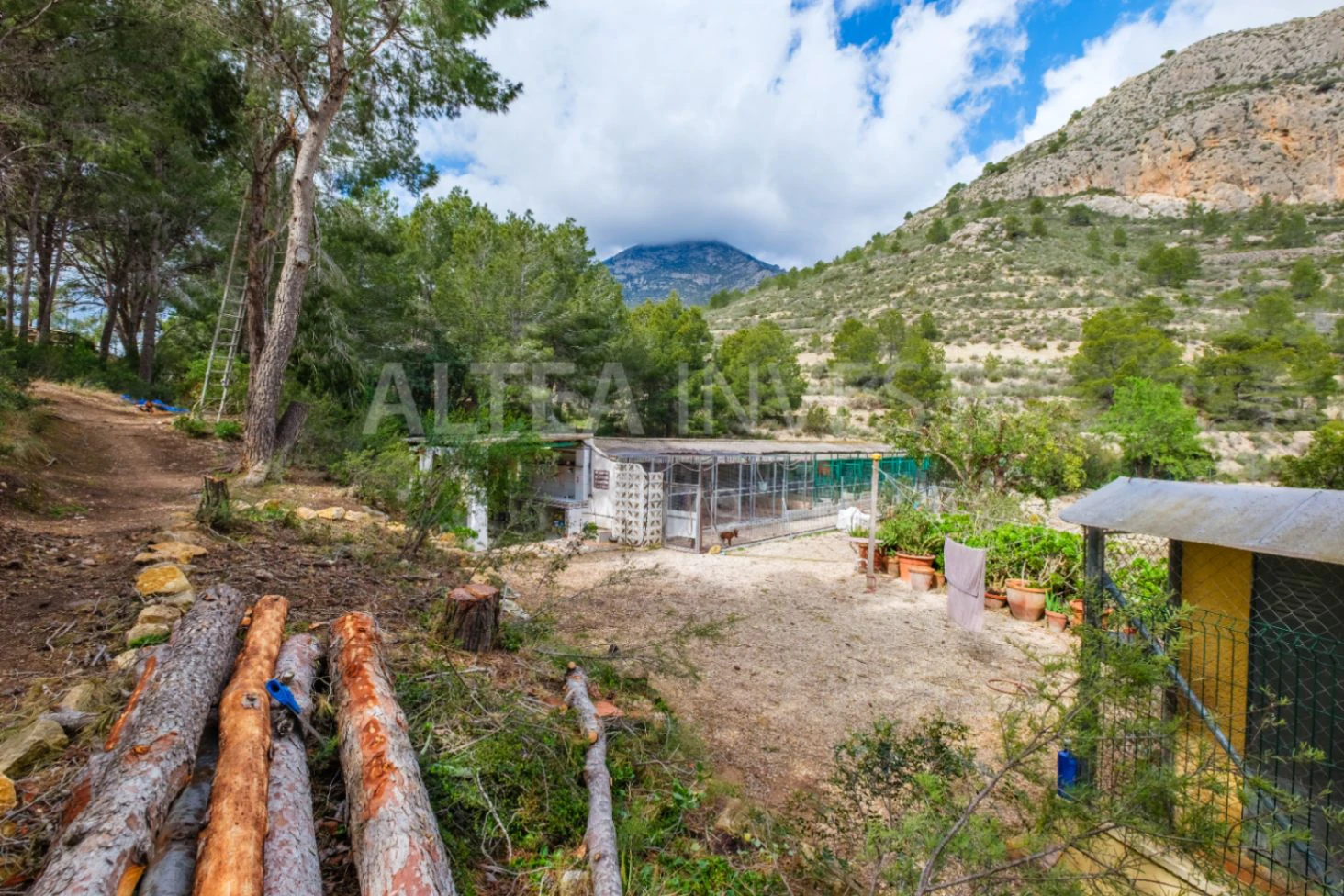1536 - Charming country house with an active business in a natural setting between Finestrat and La Nucía