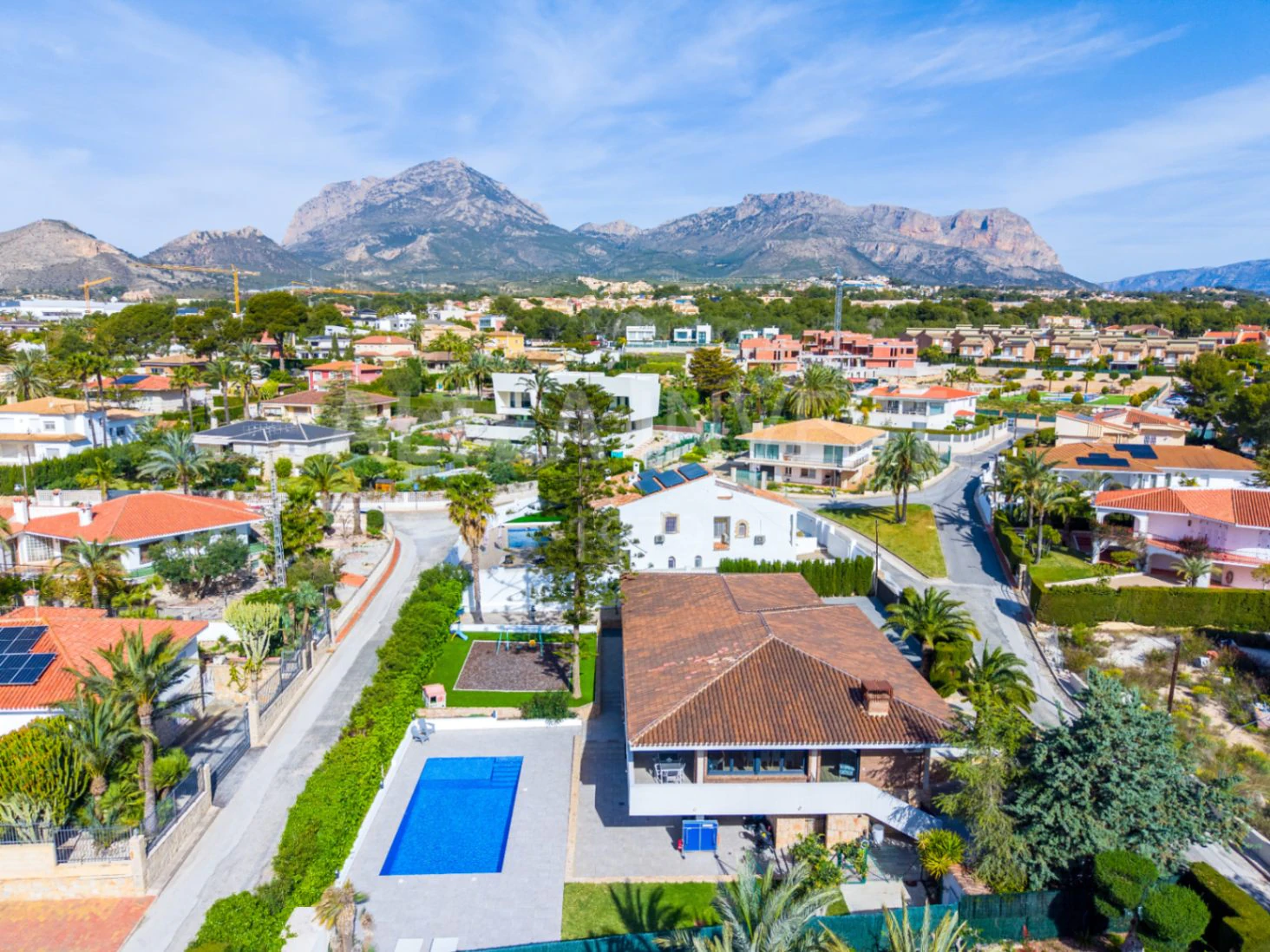 Renovated Contemporary Villa with Separate Apartment in a Prime Location on the Costa Blanca