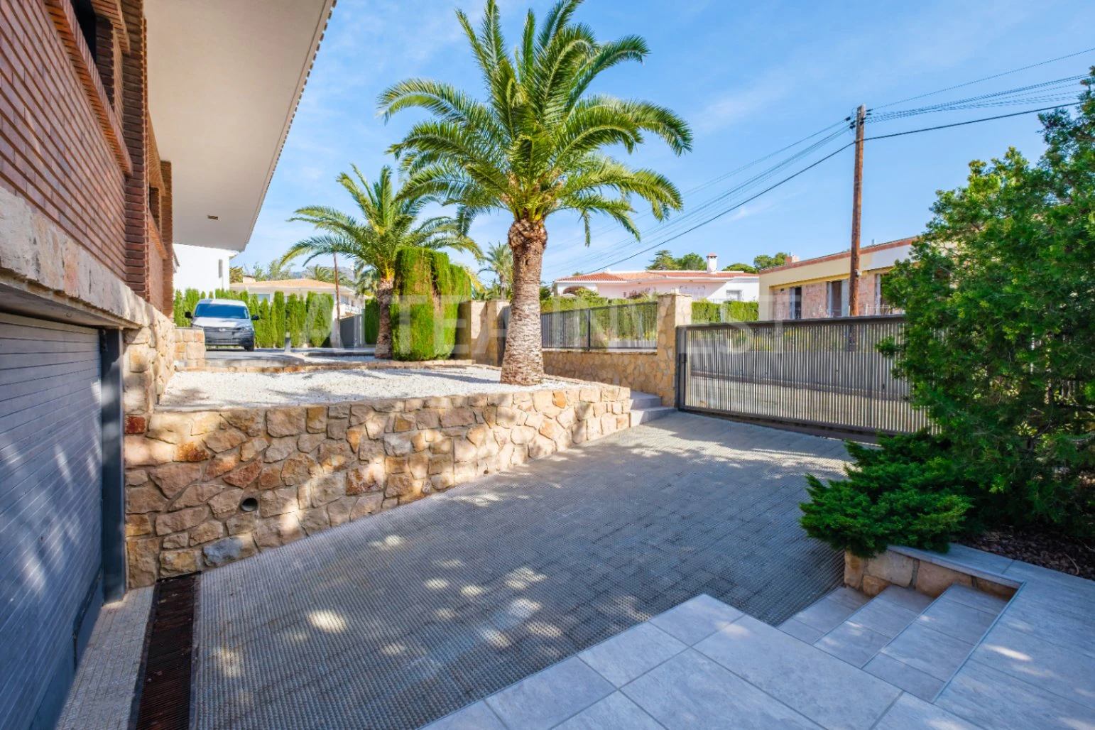 Renovated Contemporary Villa with Separate Apartment in a Prime Location on the Costa Blanca