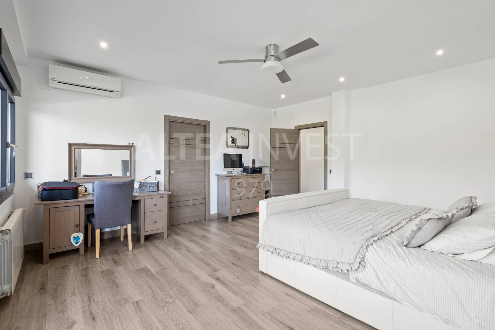 Renovated Contemporary Villa with Separate Apartment in a Prime Location on the Costa Blanca