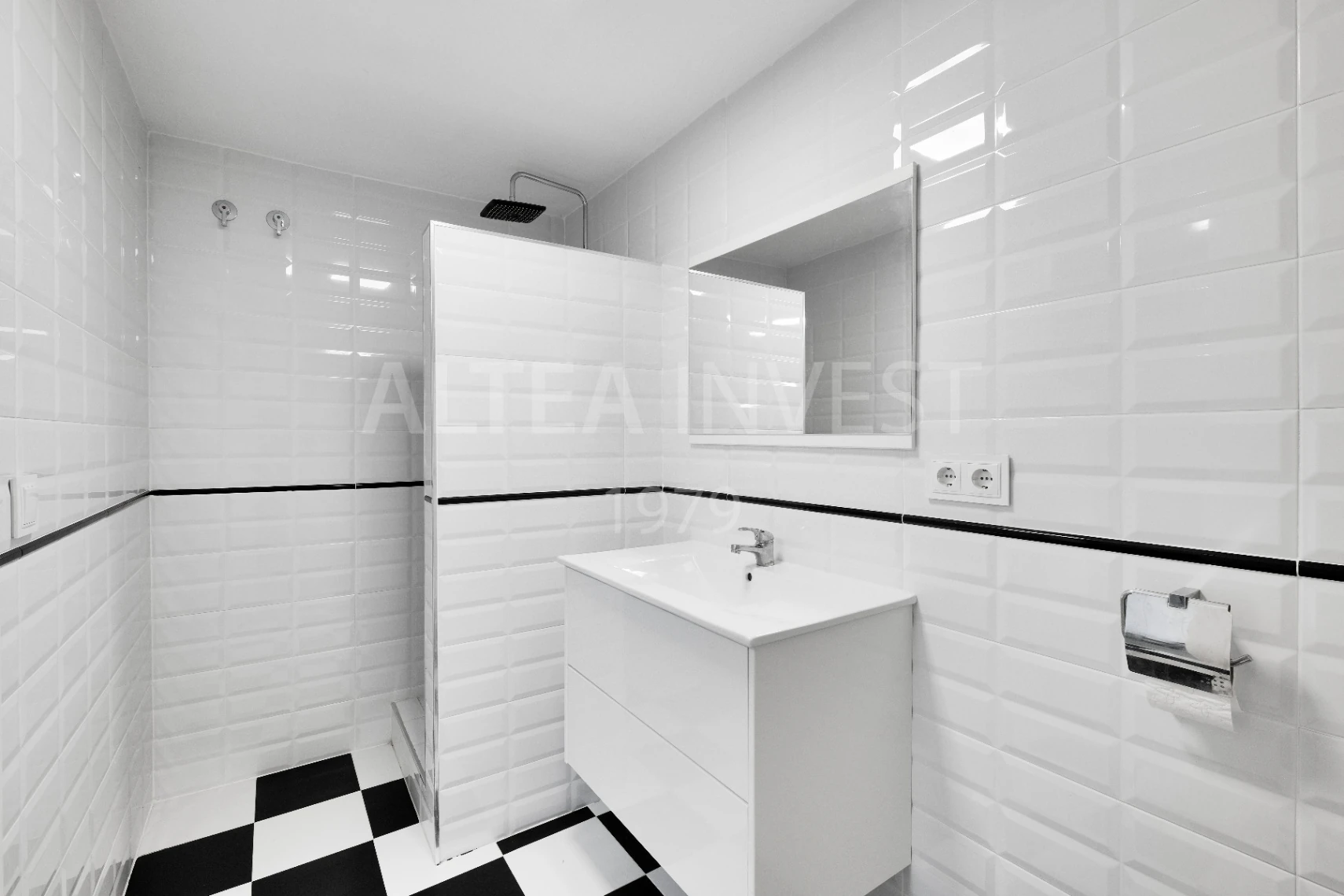 Renovated Contemporary Villa with Separate Apartment in a Prime Location on the Costa Blanca