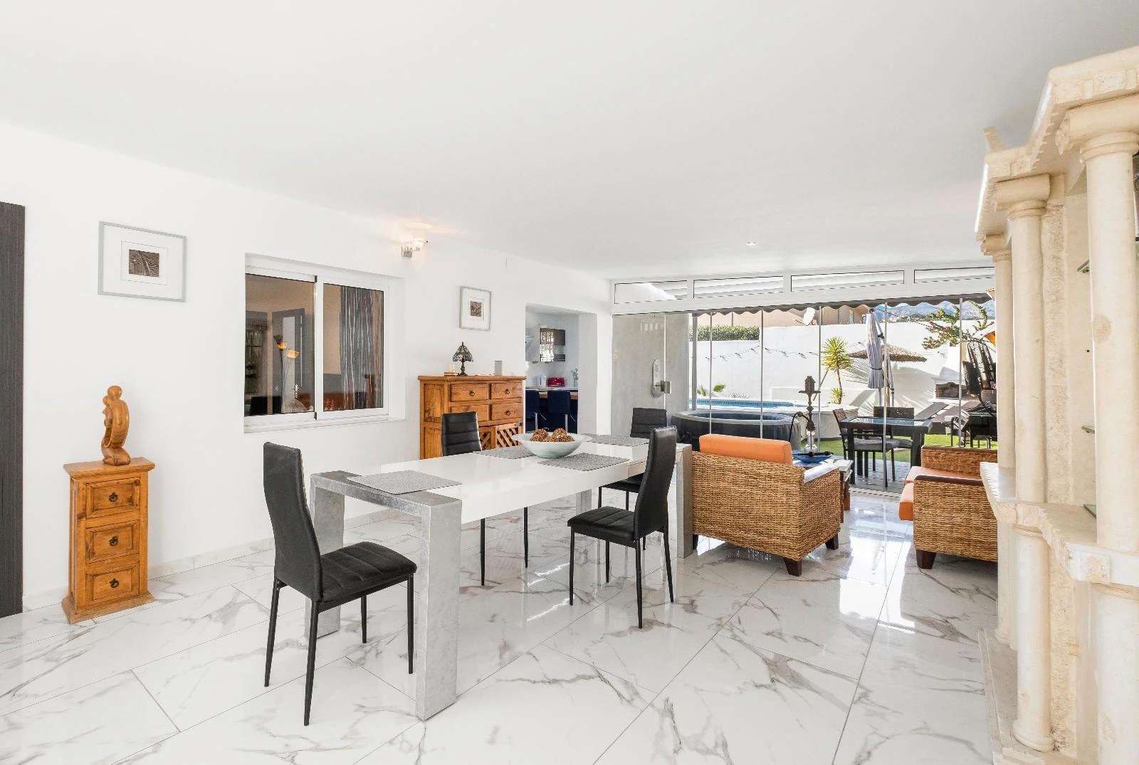 1351 - Charming Renovated Villa with Pool and Solarium