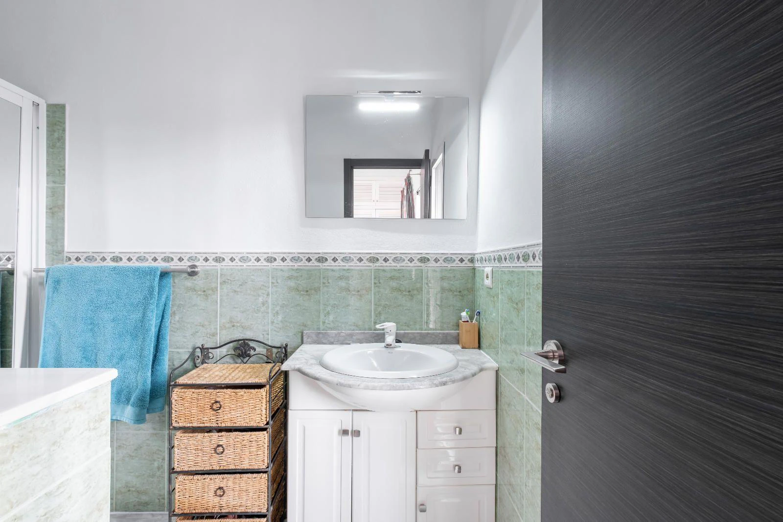 1351 - Charming Renovated Villa with Pool and Solarium