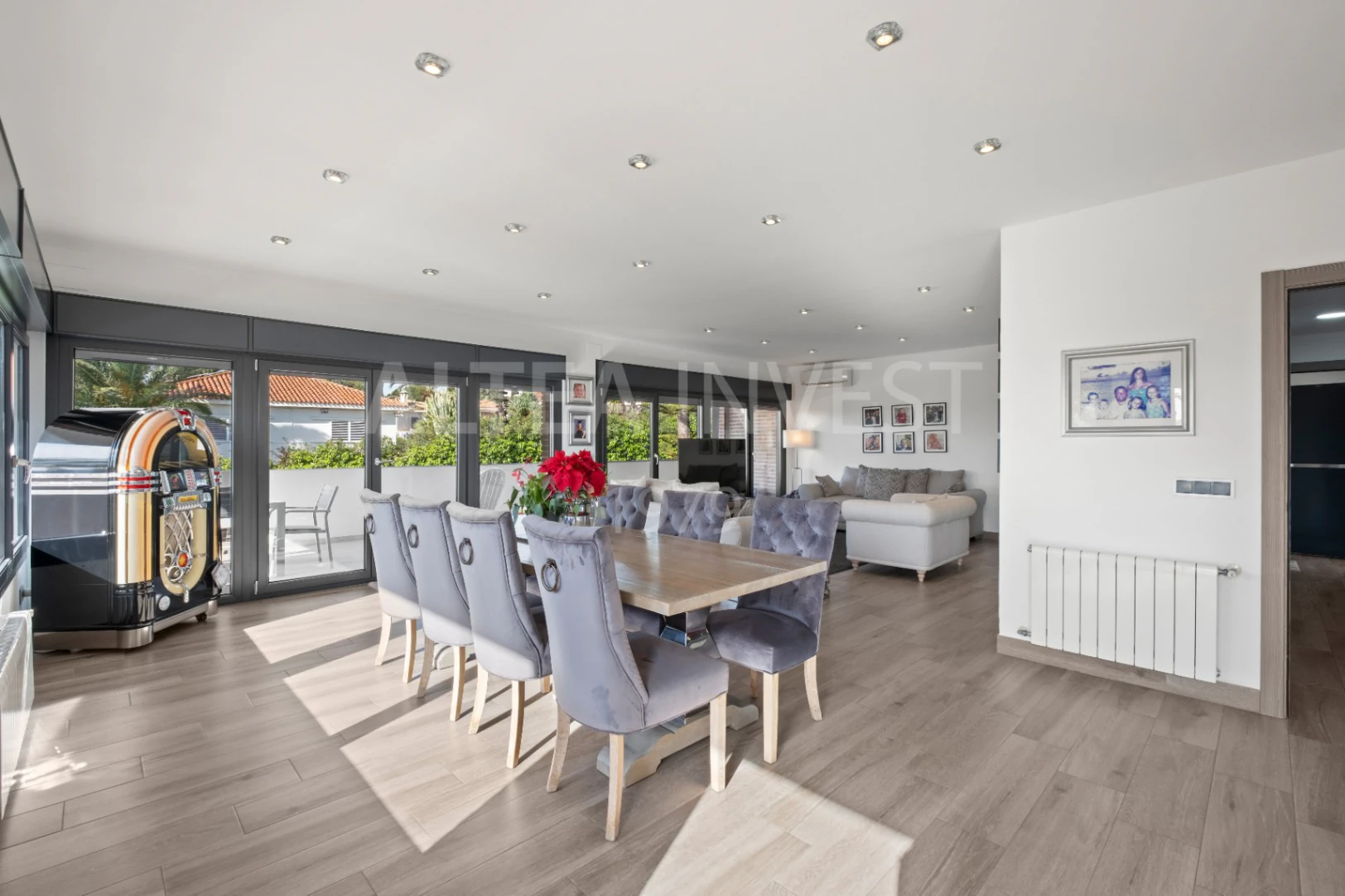 Renovated Contemporary Villa with Separate Apartment in a Prime Location on the Costa Blanca