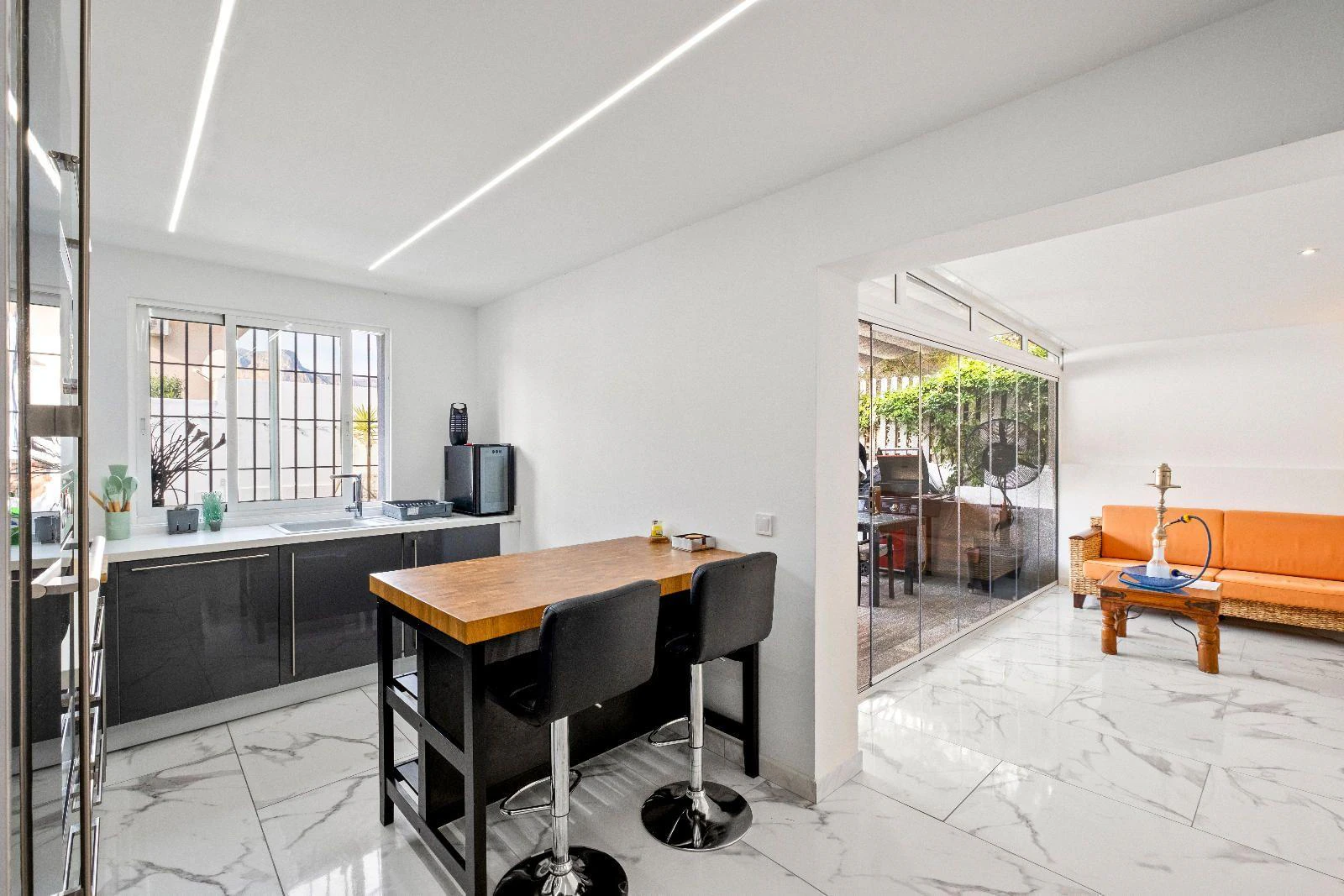 1351 - Charming Renovated Villa with Pool and Solarium