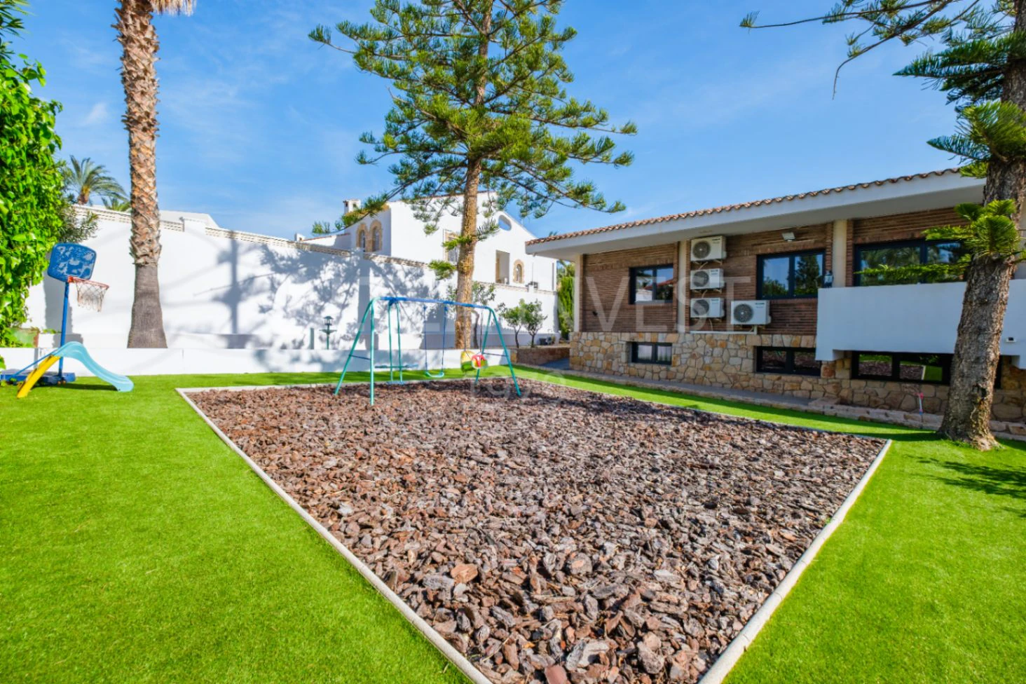 Renovated Contemporary Villa with Separate Apartment in a Prime Location on the Costa Blanca