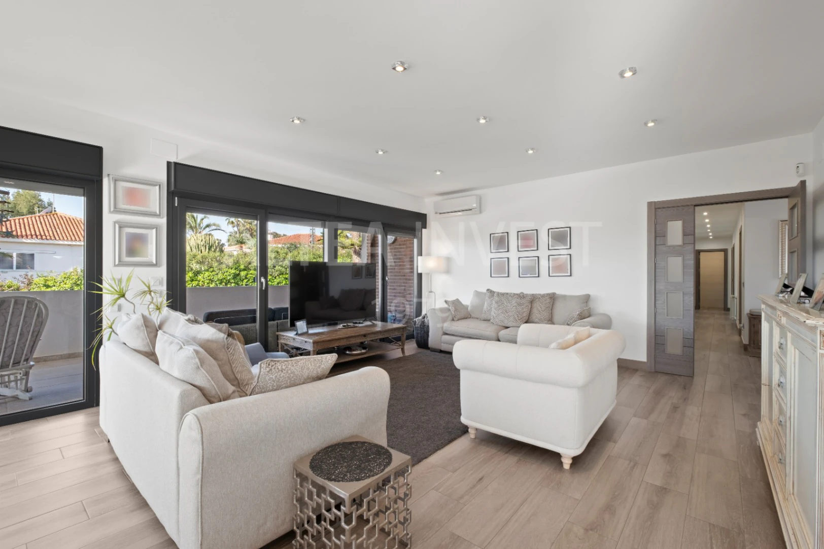 Renovated Contemporary Villa with Separate Apartment in a Prime Location on the Costa Blanca