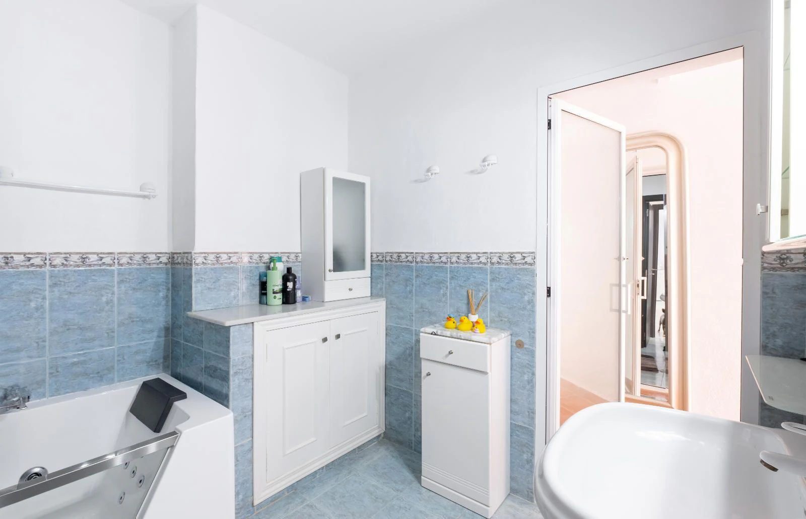 1351 - Charming Renovated Villa with Pool and Solarium