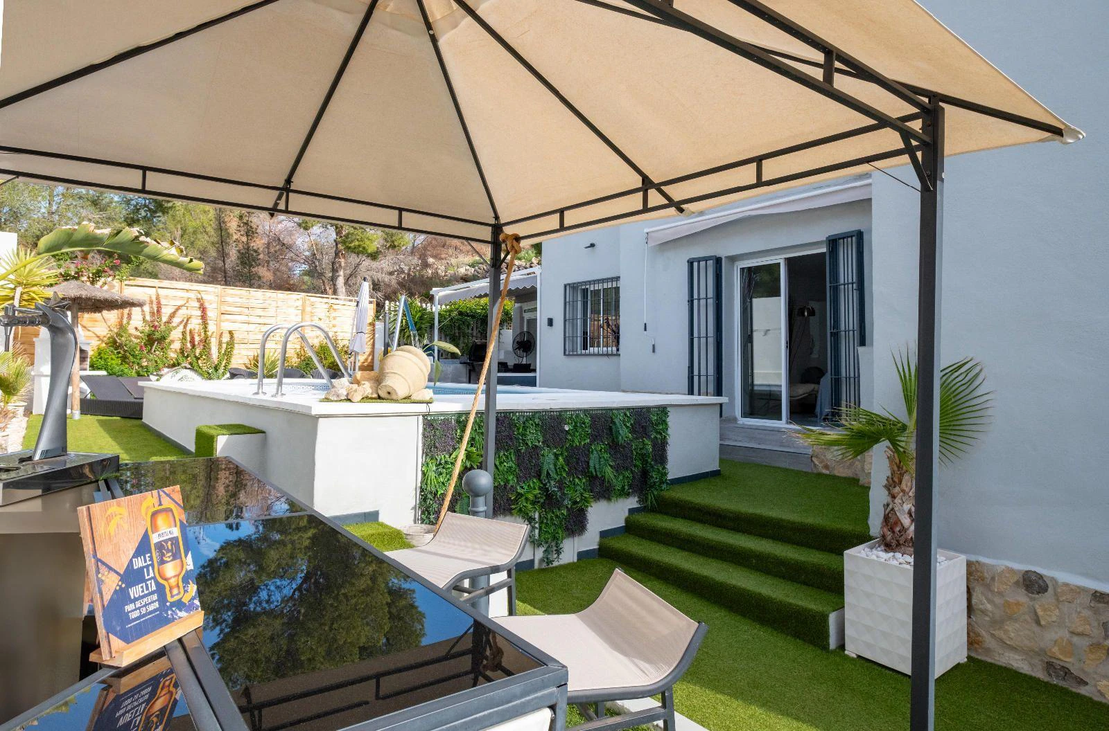 1351 - Charming Renovated Villa with Pool and Solarium