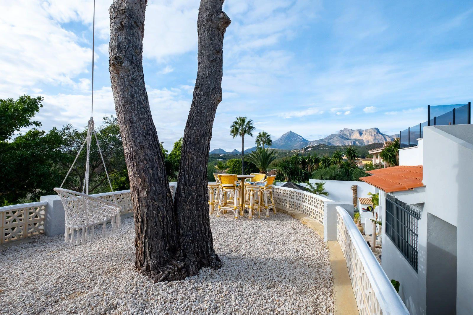 1351 - Charming Renovated Villa with Pool and Solarium
