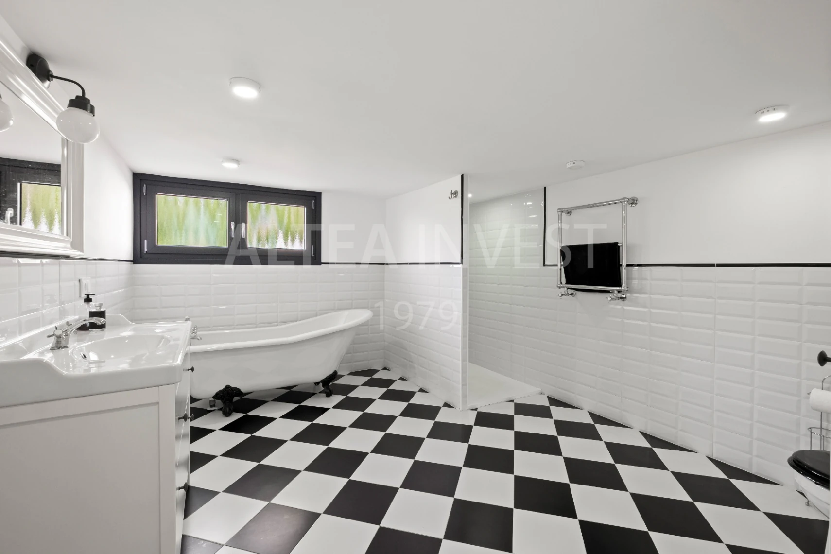 Renovated Contemporary Villa with Separate Apartment in a Prime Location on the Costa Blanca