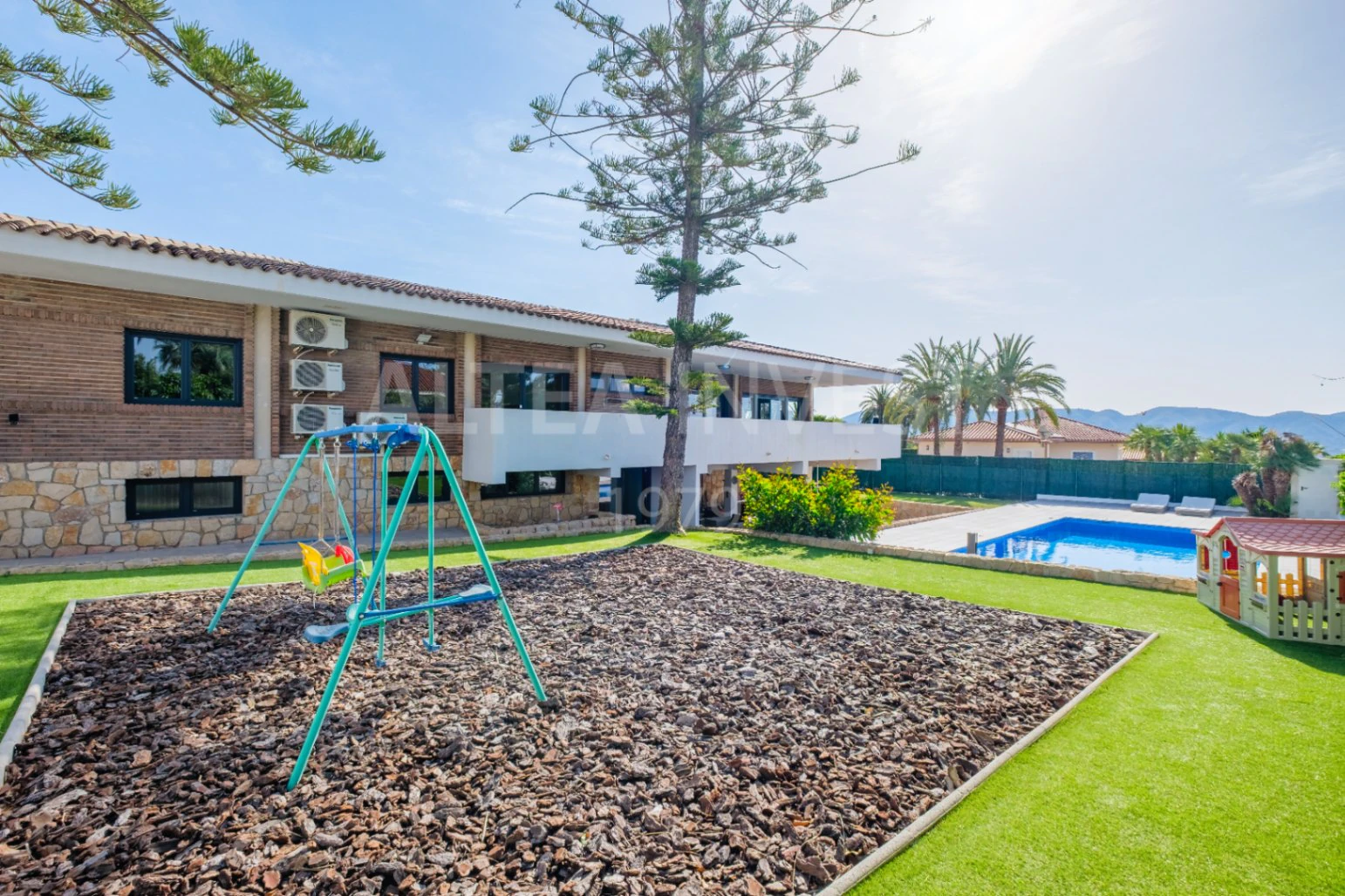 Renovated Contemporary Villa with Separate Apartment in a Prime Location on the Costa Blanca