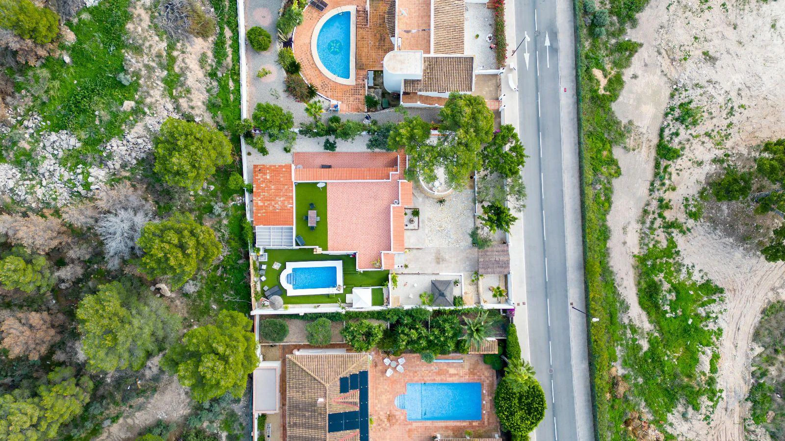 1351 - Charming Renovated Villa with Pool and Solarium