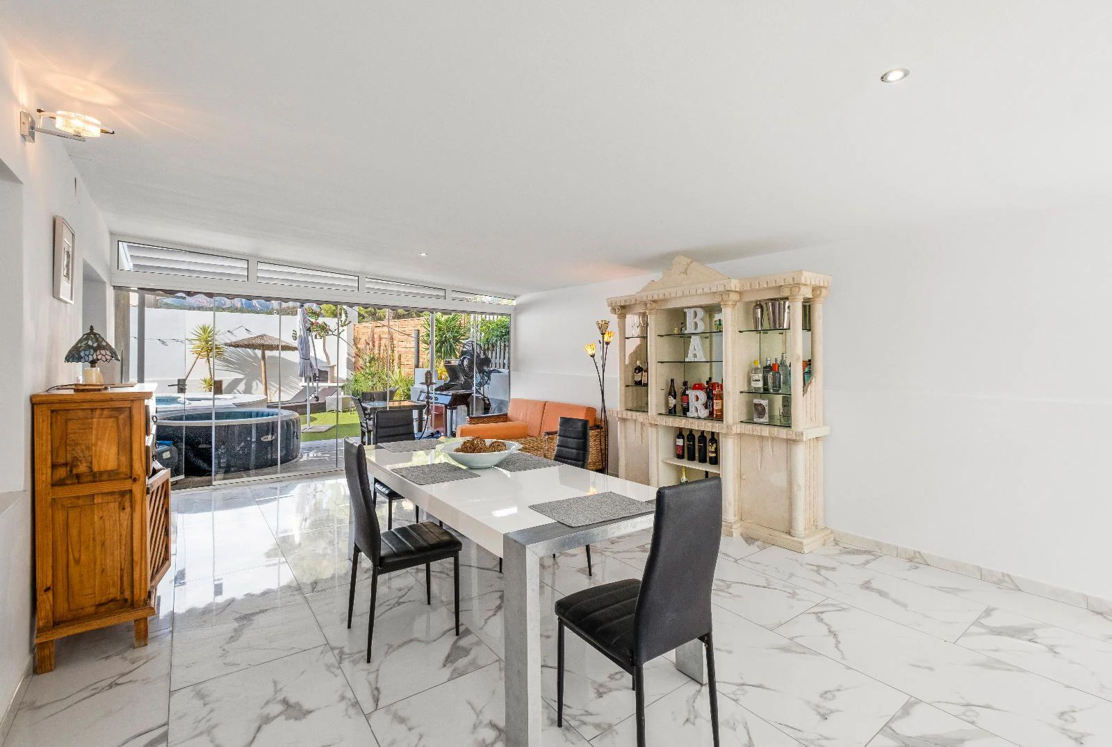 1351 - Charming Renovated Villa with Pool and Solarium
