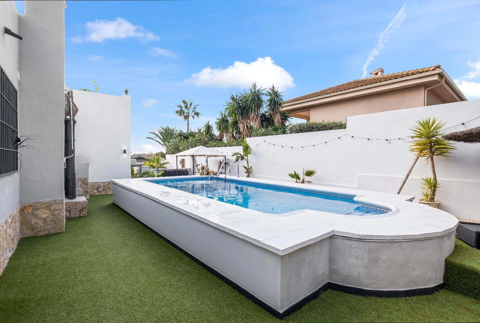 1351 - Charming Renovated Villa with Pool and Solarium