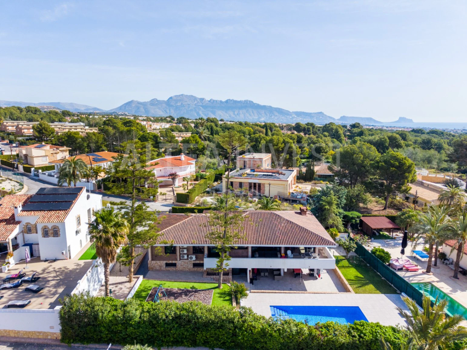 Renovated Contemporary Villa with Separate Apartment in a Prime Location on the Costa Blanca