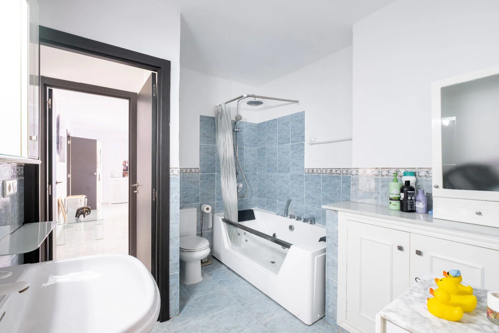 1351 - Charming Renovated Villa with Pool and Solarium