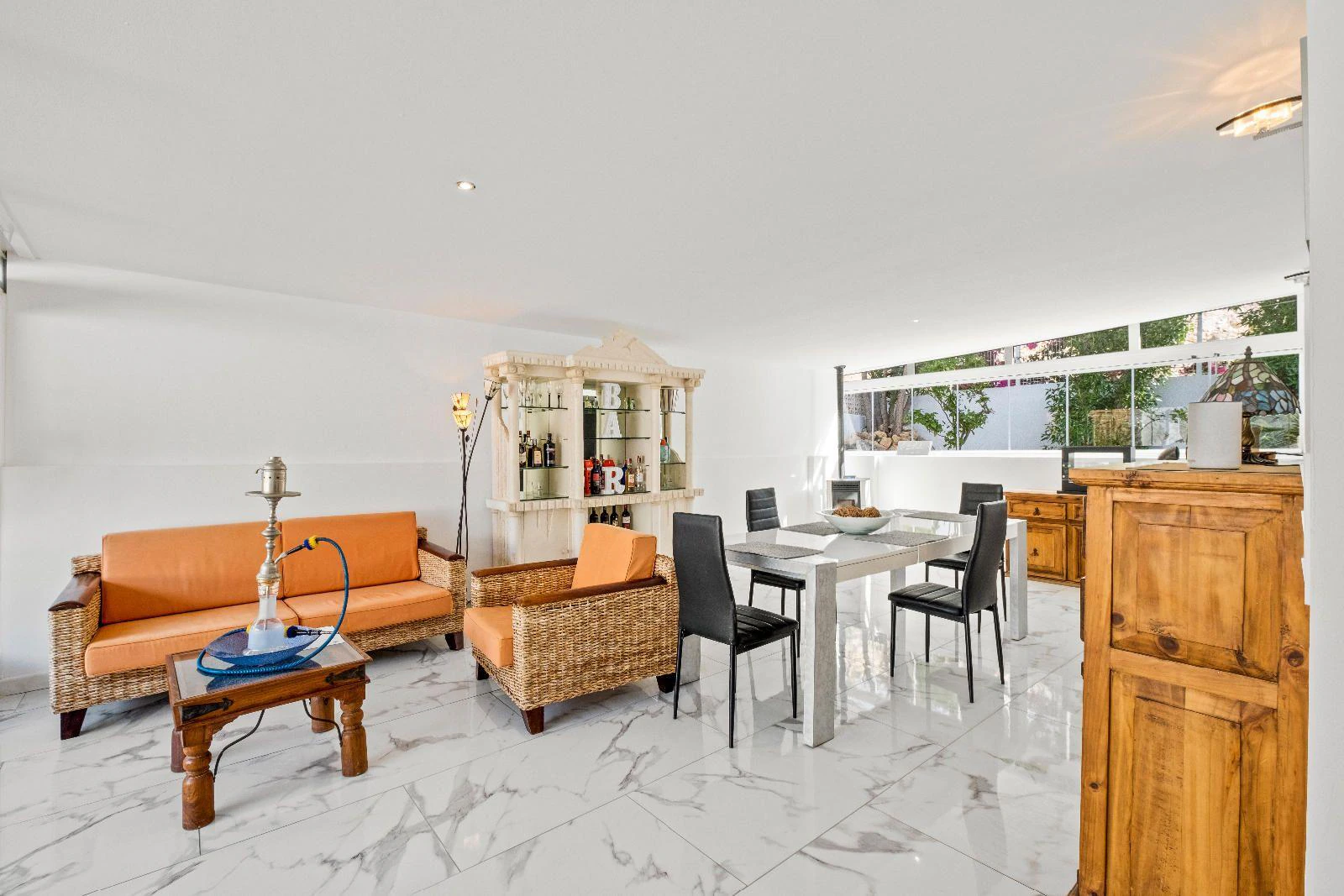 1351 - Charming Renovated Villa with Pool and Solarium