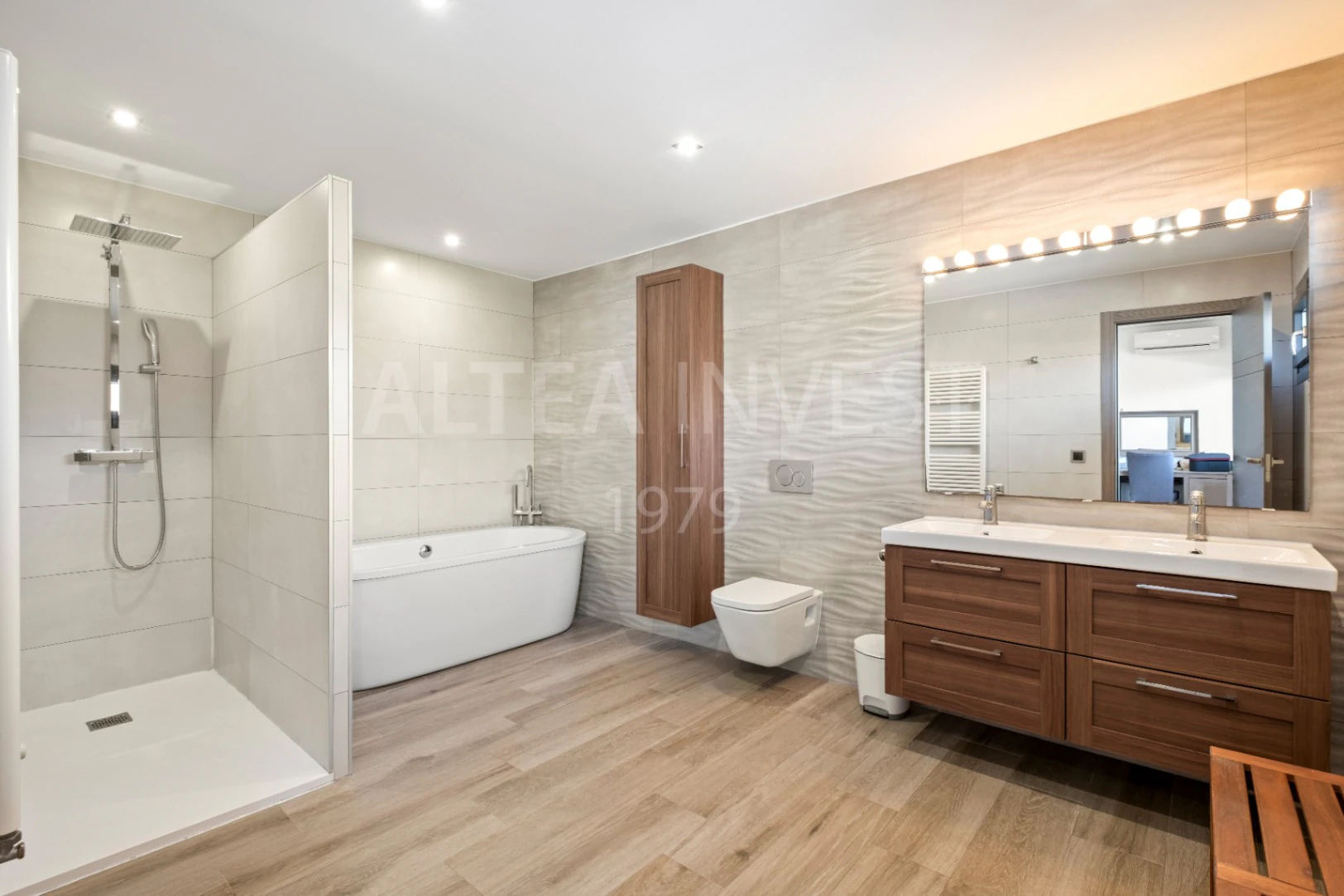Renovated Contemporary Villa with Separate Apartment in a Prime Location on the Costa Blanca