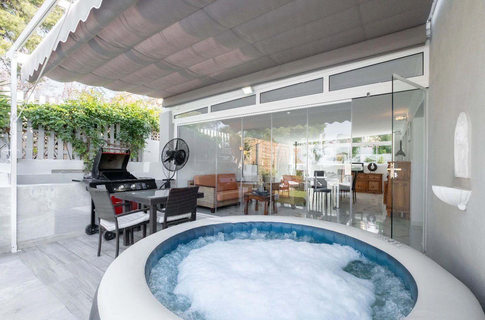 1351 - Charming Renovated Villa with Pool and Solarium