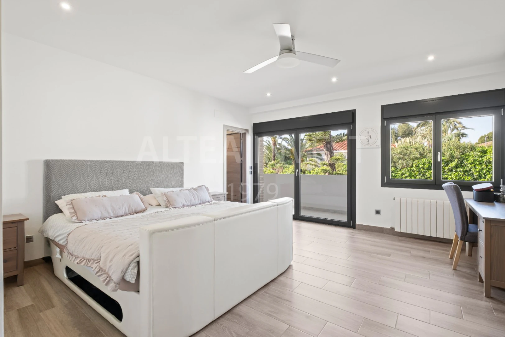 Renovated Contemporary Villa with Separate Apartment in a Prime Location on the Costa Blanca
