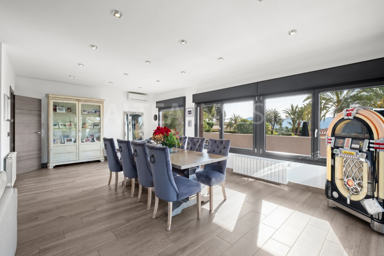 Renovated Contemporary Villa with Separate Apartment in a Prime Location on the Costa Blanca