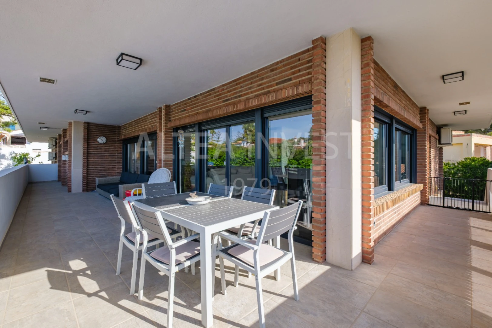 Renovated Contemporary Villa with Separate Apartment in a Prime Location on the Costa Blanca
