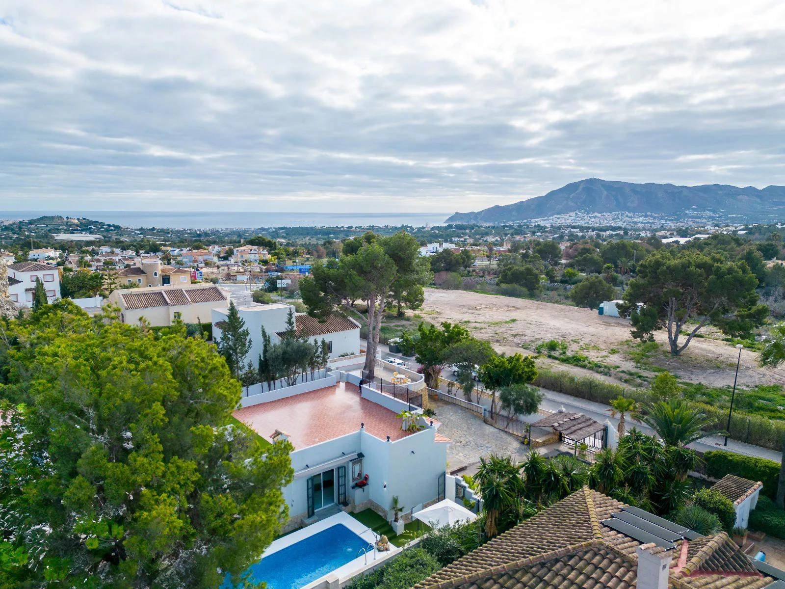 Charming Renovated Villa with Pool and Solarium - 3