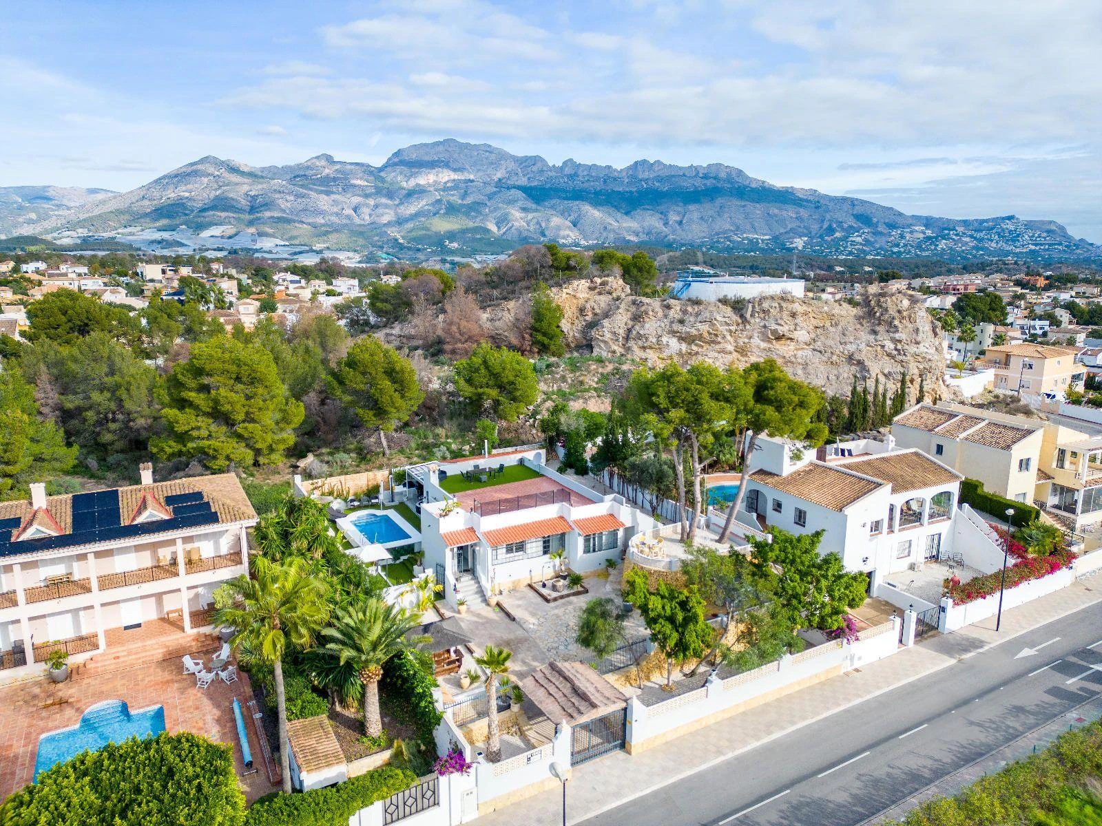 Charming Renovated Villa with Pool and Solarium - 4
