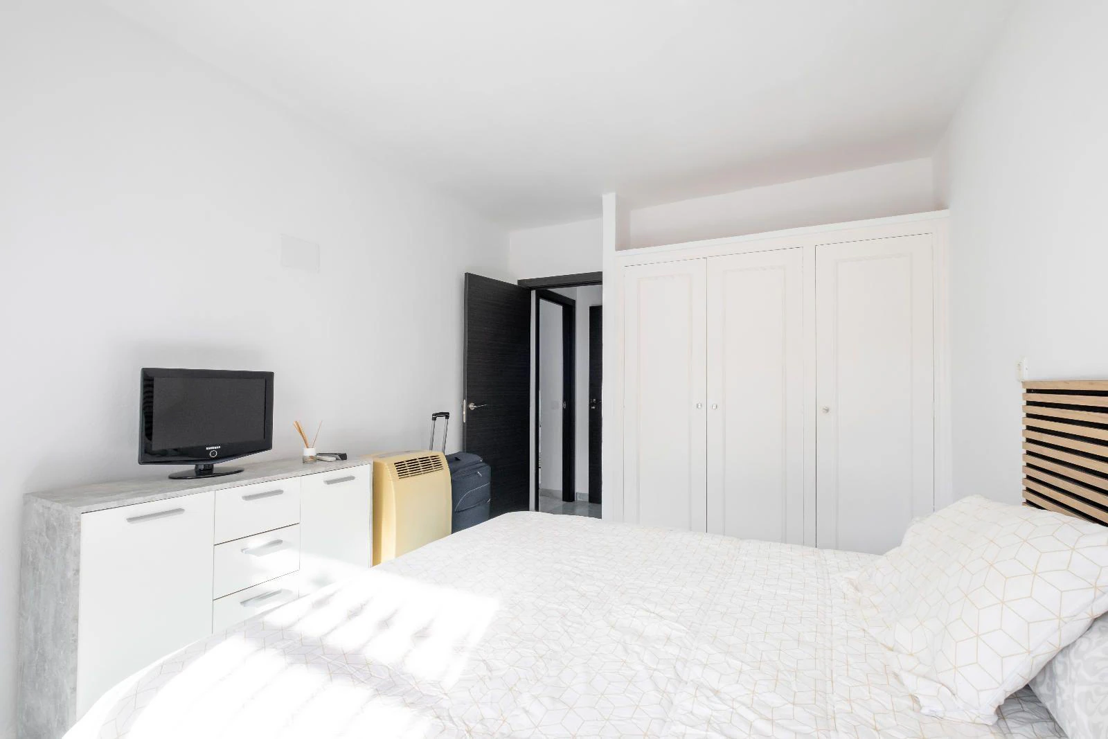 1351 - Charming Renovated Villa with Pool and Solarium