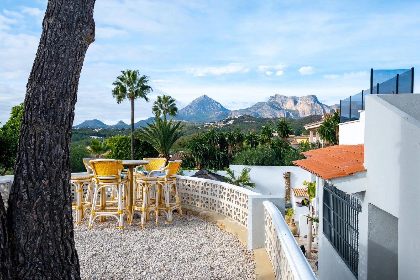 1351 - Charming Renovated Villa with Pool and Solarium