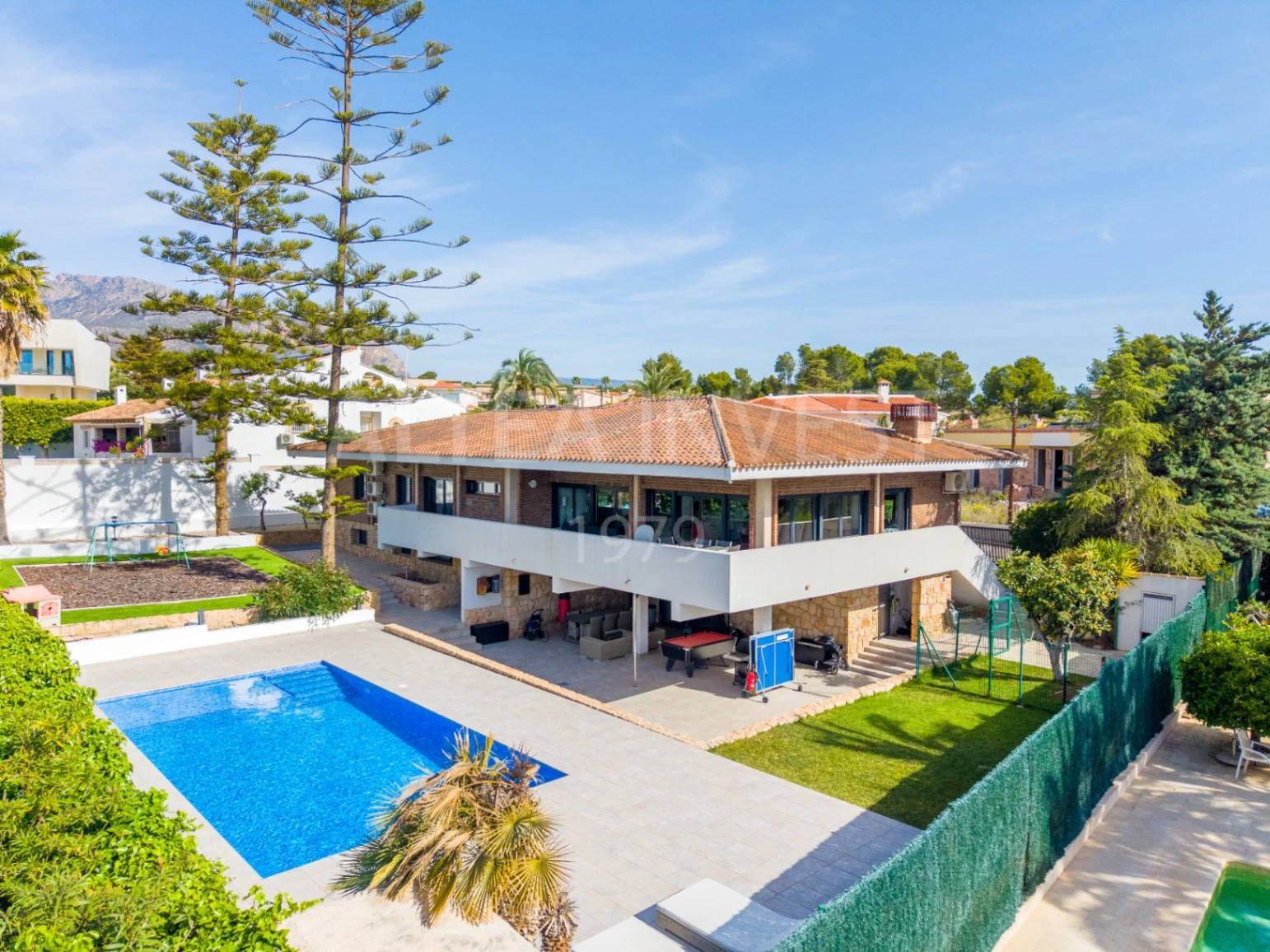 Renovated Contemporary Villa with Separate Apartment in a Prime Location on the Costa Blanca - 2