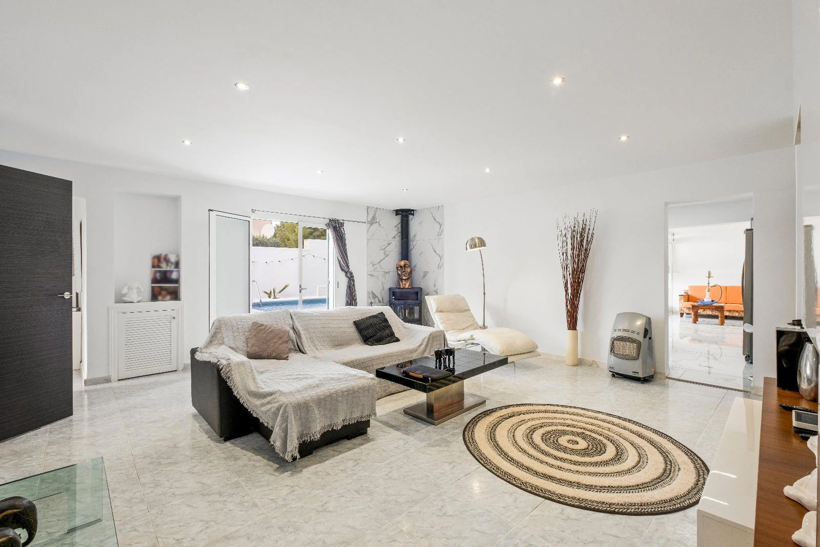 1351 - Charming Renovated Villa with Pool and Solarium