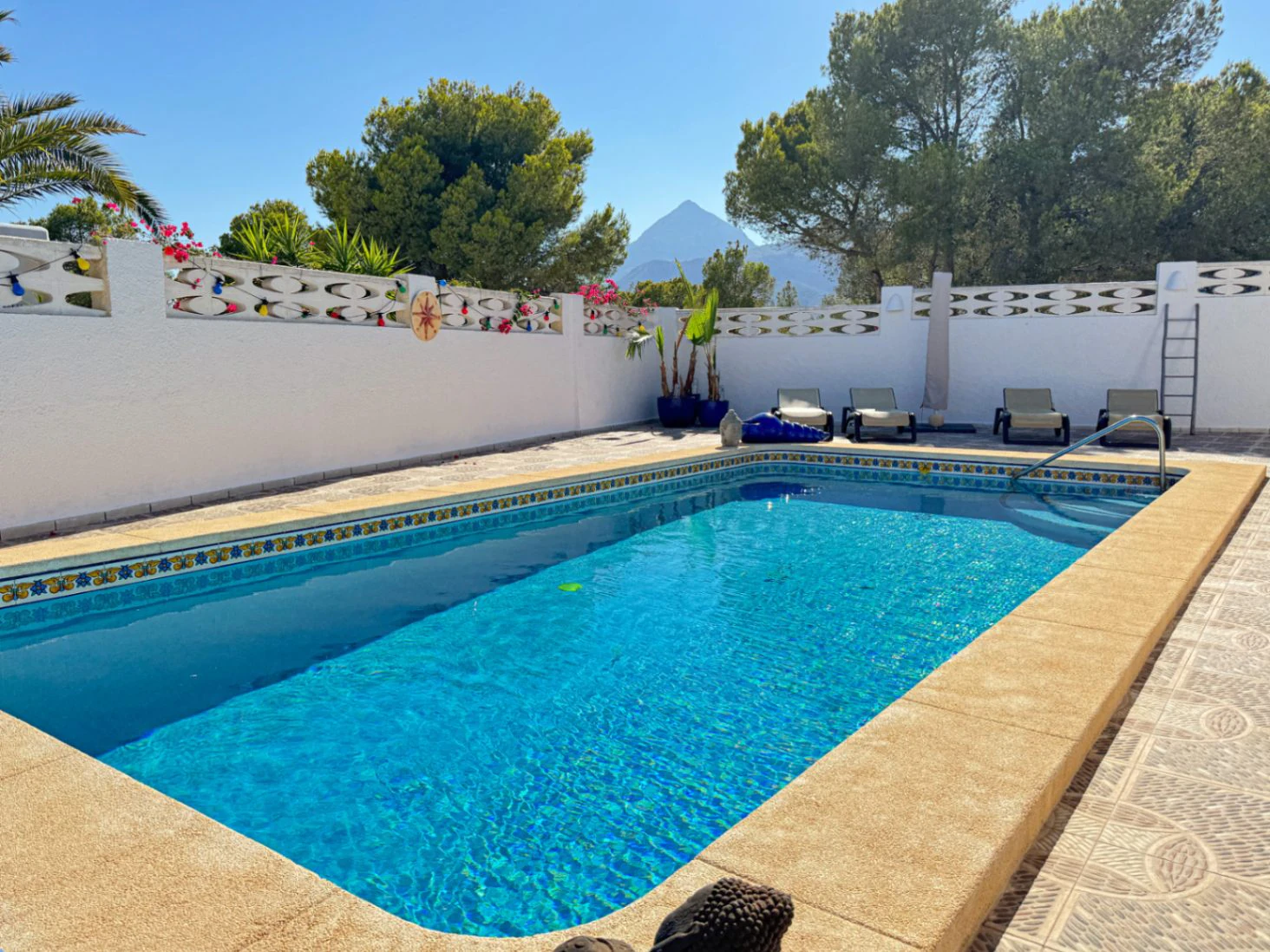 Panoramic Villa with Iconic Views of Altea Bay in a Privileged Natural Setting