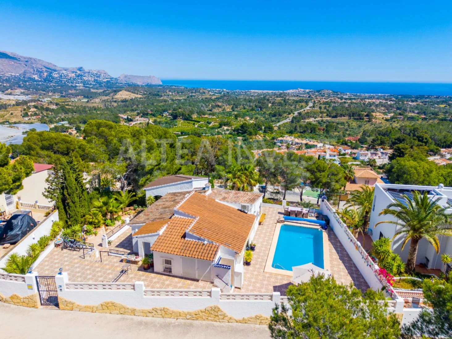 Panoramic Villa with Iconic Views of Altea Bay in a Privileged Natural Setting