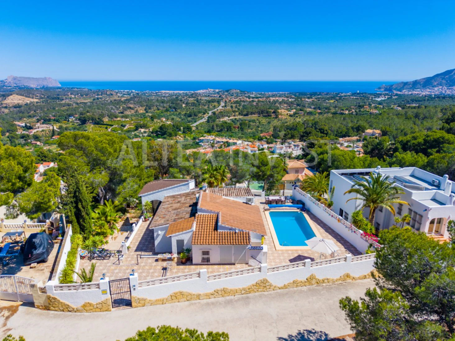 Panoramic Villa with Iconic Views of Altea Bay in a Privileged Natural Setting