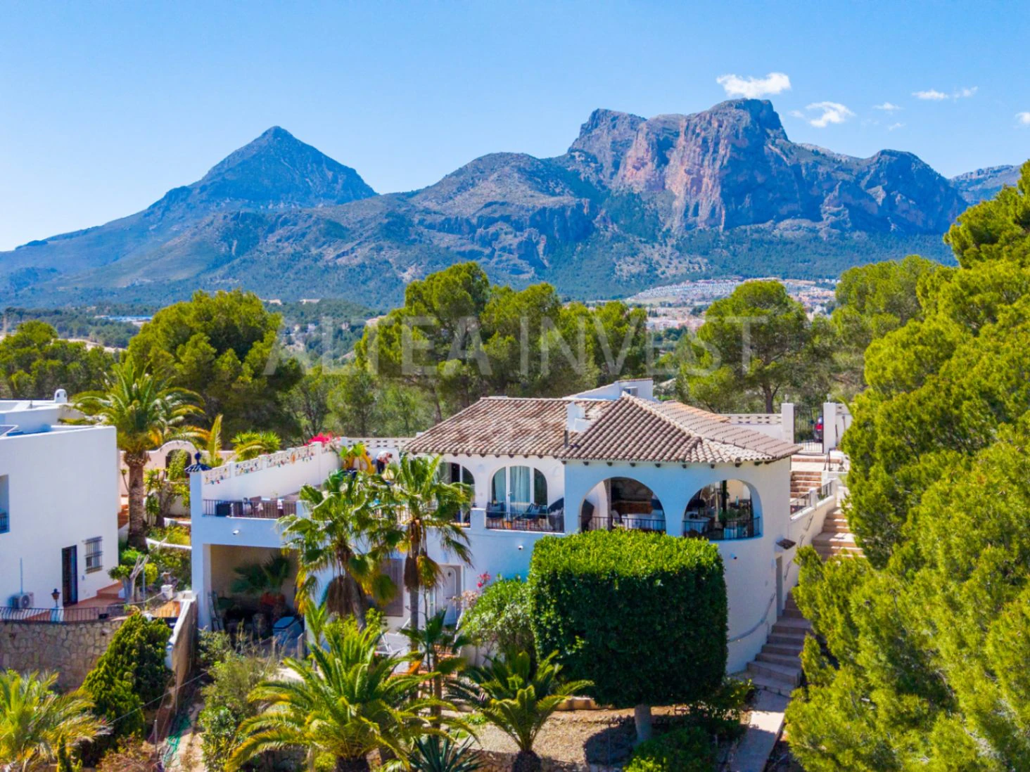 Panoramic Villa with Iconic Views of Altea Bay in a Privileged Natural Setting
