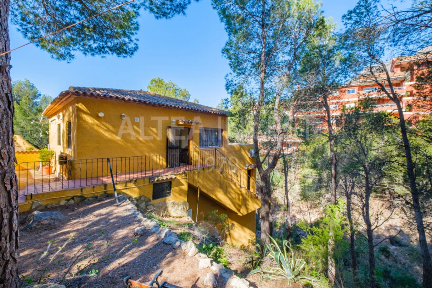 Mediterranean style detached chalet in the Sierra de Altea