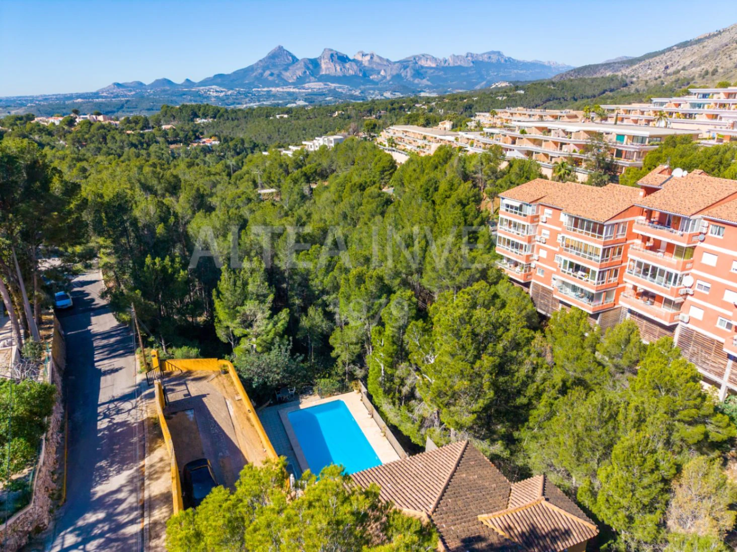 Mediterranean style detached chalet in the Sierra de Altea
