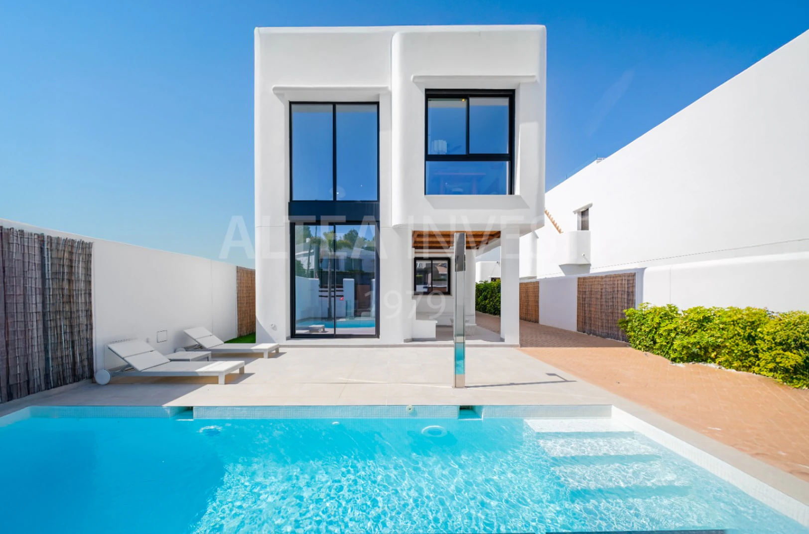 1553 - Résidences de style ibicenc avec une architecture exclusive dans un emplacement privilégié à El Albir