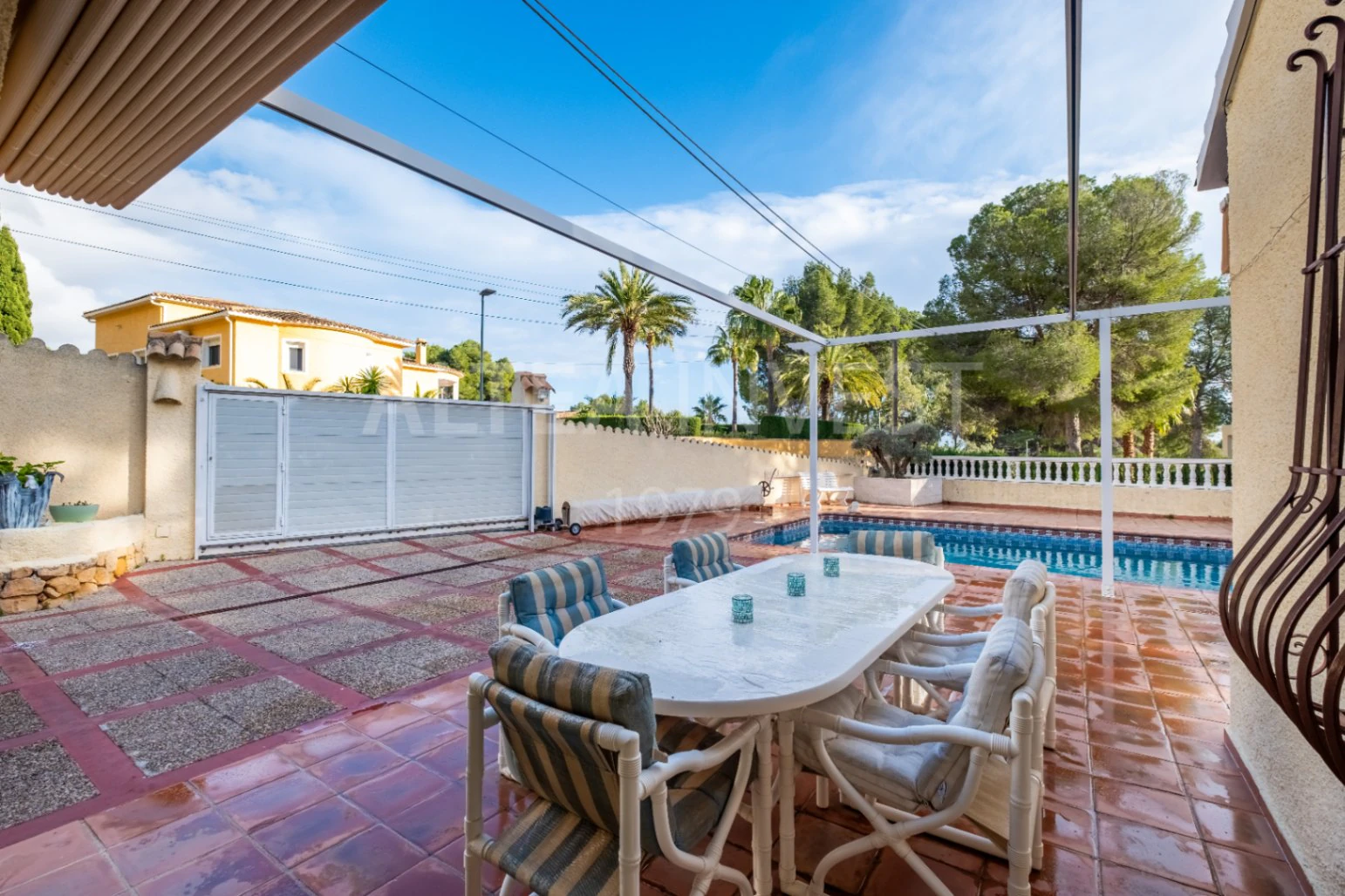 1521 - Magnificent villa with swimming pool just a few minutes from the centre of Altea La Vella