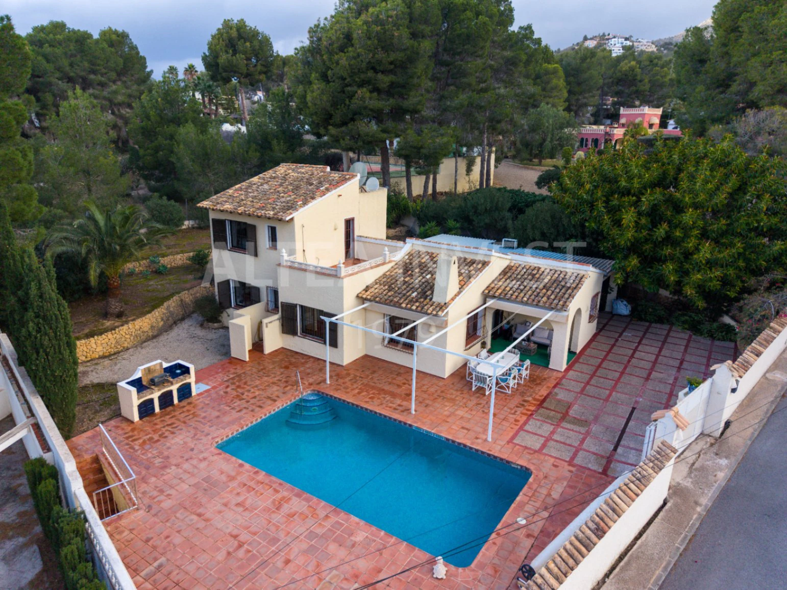 1521 - Magnificent villa with swimming pool just a few minutes from the centre of Altea La Vella