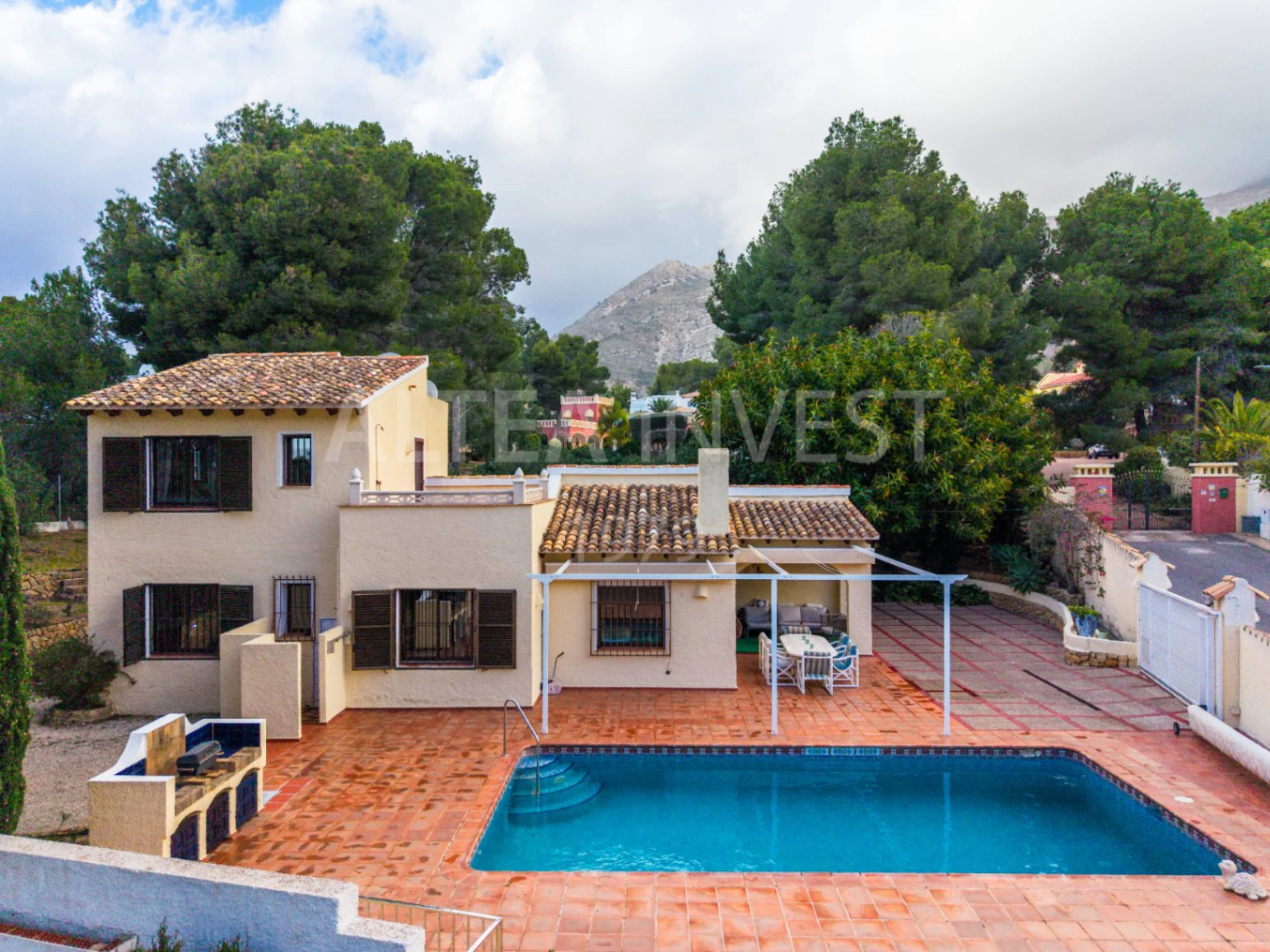 1521 - Magnificent villa with swimming pool just a few minutes from the centre of Altea La Vella