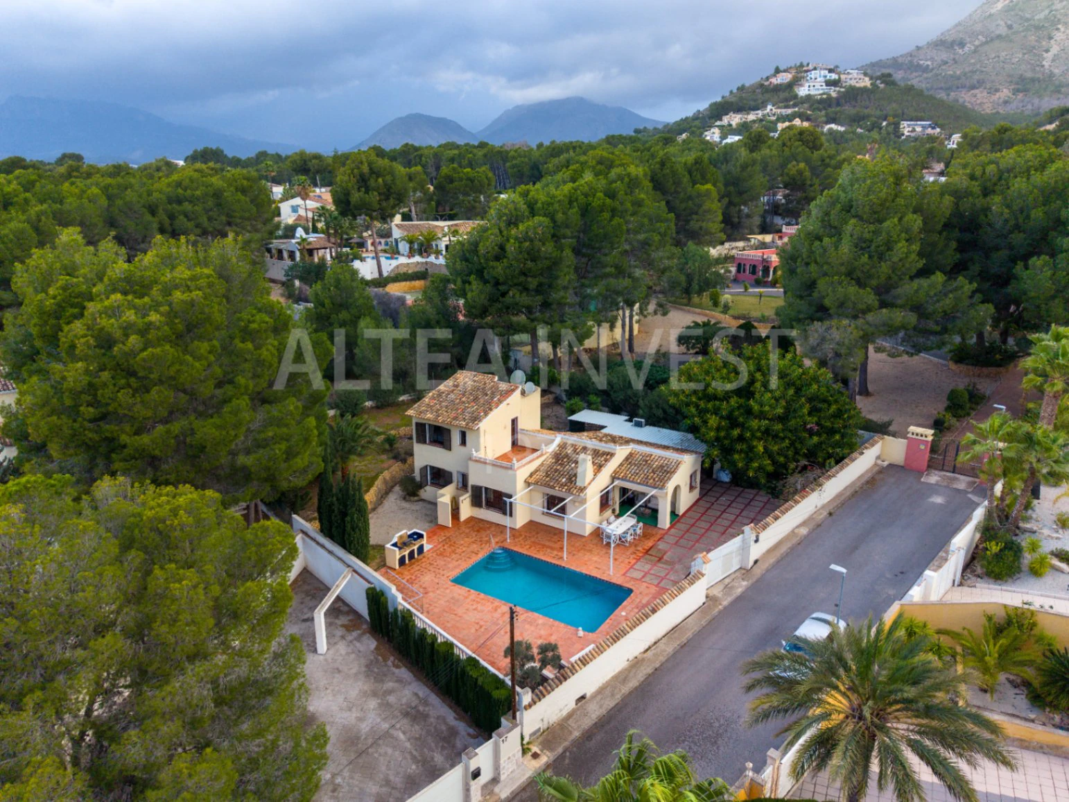 1521 - Magnificent villa with swimming pool just a few minutes from the centre of Altea La Vella