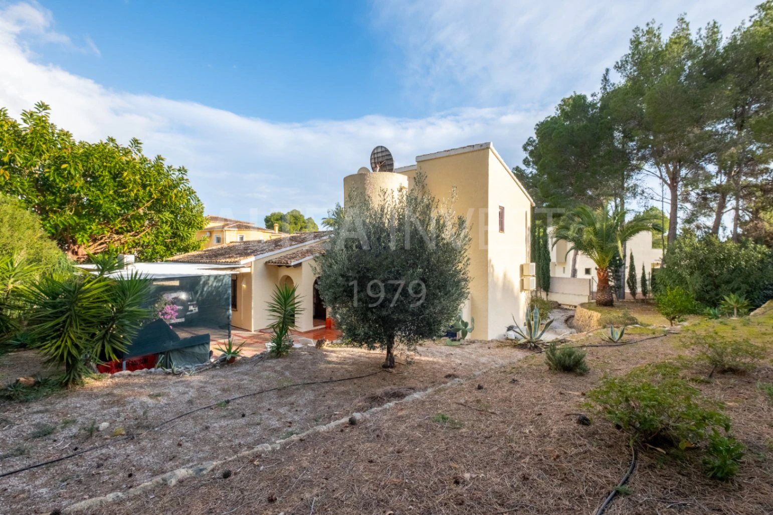 1521 - Magnificent villa with swimming pool just a few minutes from the centre of Altea La Vella