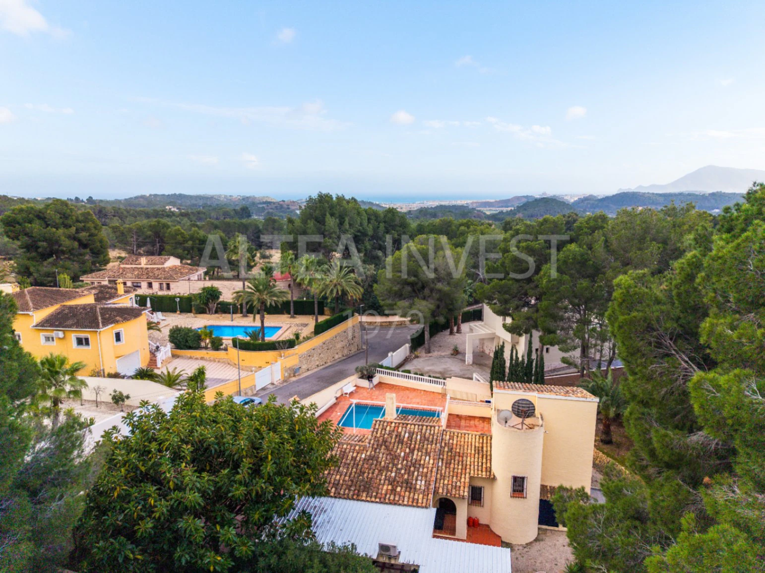 1521 - Magnificent villa with swimming pool just a few minutes from the centre of Altea La Vella