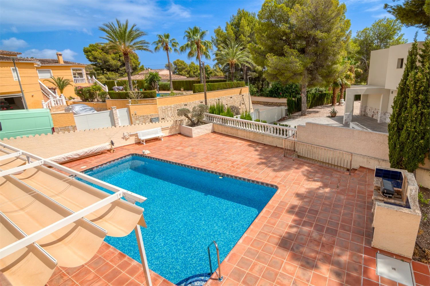 1521 - Magnificent villa with swimming pool just a few minutes from the centre of Altea La Vella