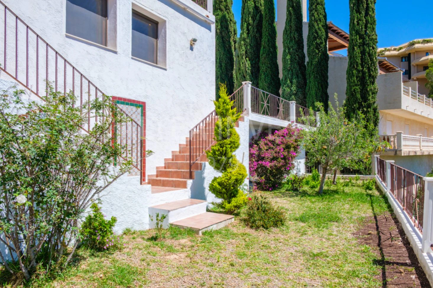 Elegant and spacious villa with open views over the Bay of Altea.